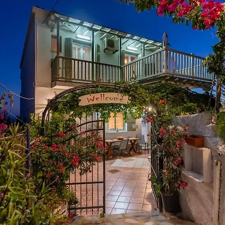 Servani & Appartamento Loutraki (Skopelos)