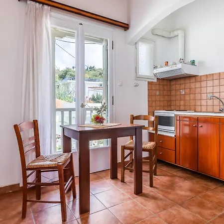 Servani & דירה לוטראקי