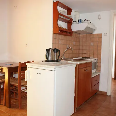 Servani & דירה לוטראקי