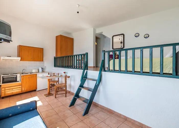 Servani & Apartment Loutraki (Skopelos)