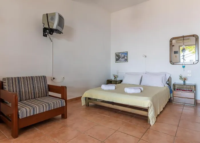 Servani & Apartment Loutraki (Skopelos)